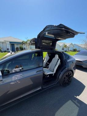 2022 Tesla Model X Plaid