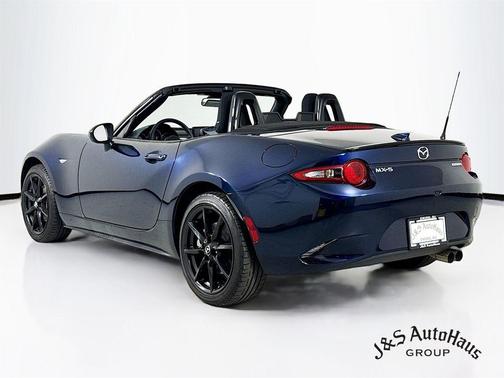 2022 Mazda MX-5 Miata Club