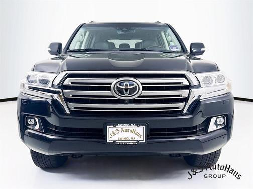 2017 Toyota Land Cruiser V8