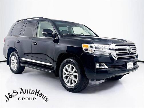 2017 Toyota Land Cruiser V8
