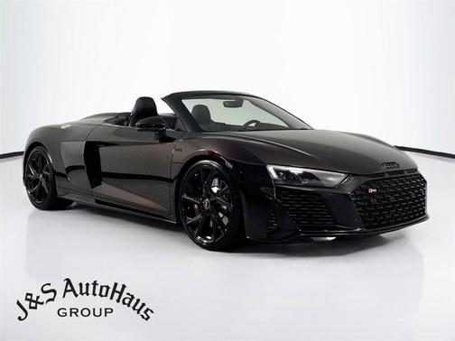 Daytona Gray Pearl Effect w/ Black Roof 2023 Audi R8 5.2 V10 performance