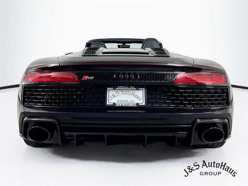 Daytona Gray Pearl Effect w/ Black Roof 2023 Audi R8 5.2 V10 performance