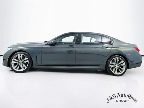 2022 BMW M760 i xDrive