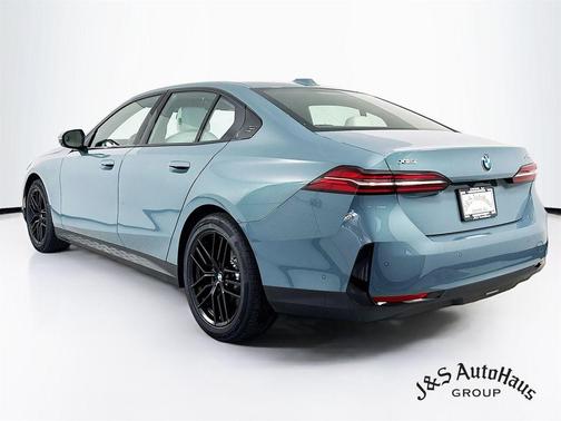2024 BMW 540 i xDrive