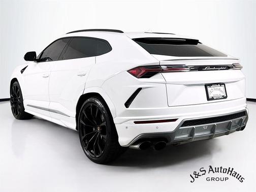 2020 Lamborghini Urus Base