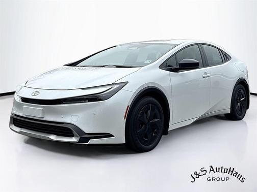 2025 Toyota Prius Plug-In Hybrid SE