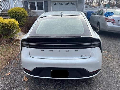 2025 Toyota Prius Plug-In Hybrid SE