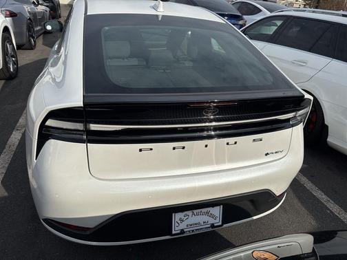 2025 Toyota Prius Plug-In Hybrid SE