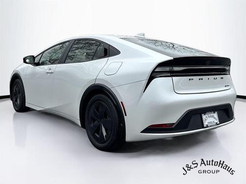 2025 Toyota Prius Plug-In Hybrid SE