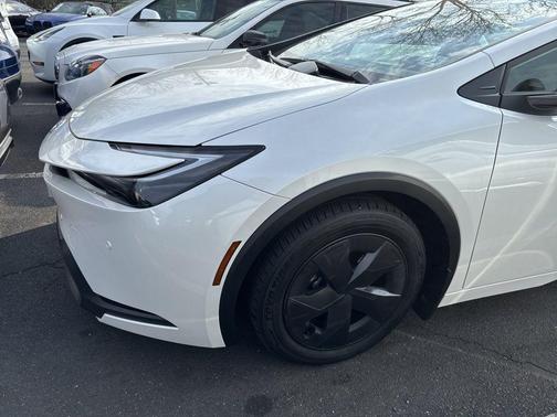 2025 Toyota Prius Plug-In Hybrid SE