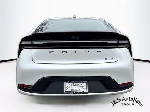 2025 Toyota Prius Plug-In Hybrid SE