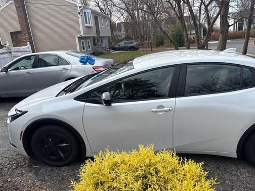 2025 Toyota Prius Plug-In Hybrid SE