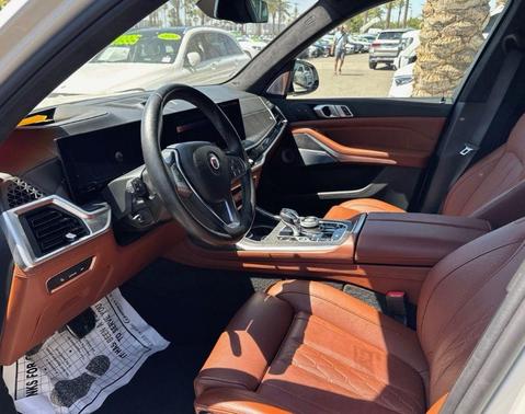Mineral White Metallic 2025 BMW ALPINA XB7 Base