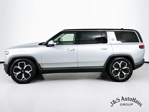 2024 Rivian R1S Adventure