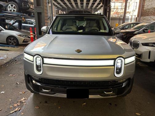 2024 Rivian R1S Adventure