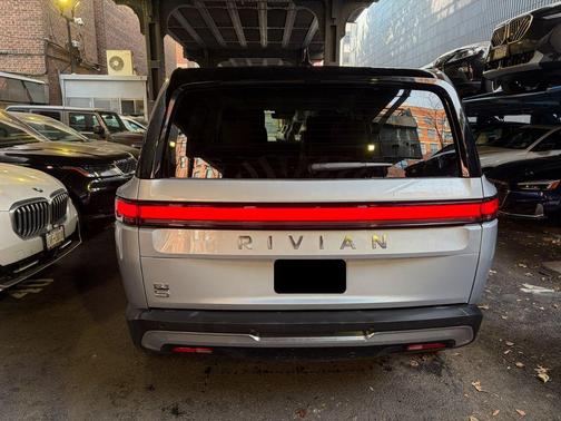 2024 Rivian R1S Adventure