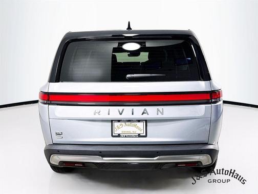 2024 Rivian R1S Adventure