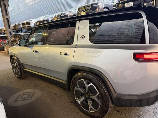 2024 Rivian R1S Adventure