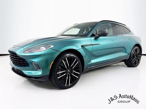 Green 2022 Aston Martin DBX Base