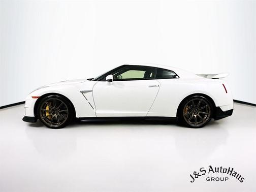 2024 Nissan GT-R T-spec