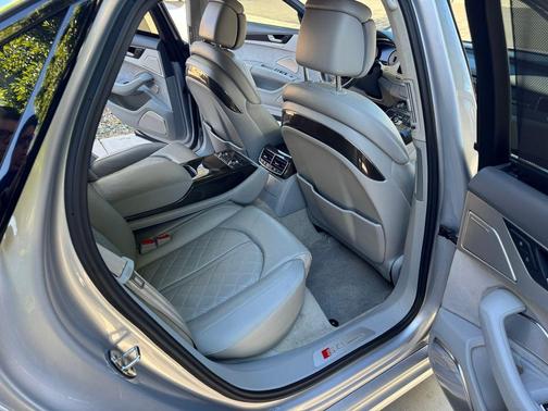 2015 Audi S8 4.0T quattro