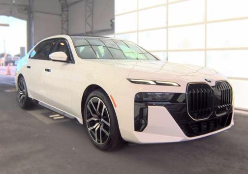 Alpine White 2025 BMW 760 760i xDrive