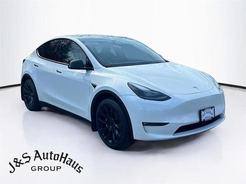 Pearl White 2023 Tesla Model Y Long Range