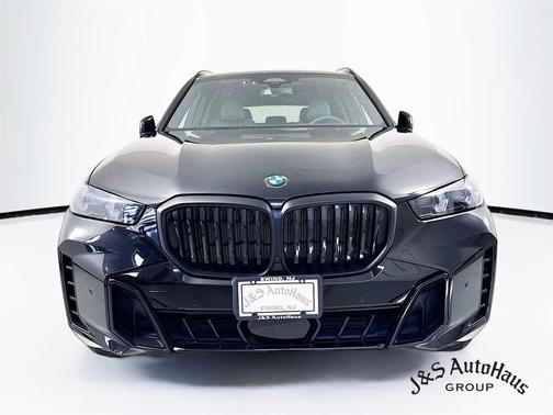 Black Sapphire Metallic 2025 BMW X5 xDrive40i