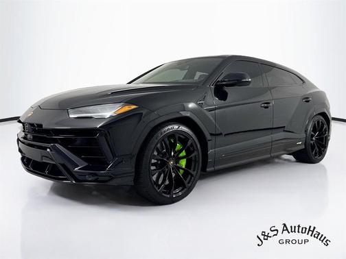 Black 2024 Lamborghini Urus S