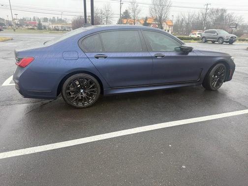 Alpine White 2022 BMW 750 i xDrive