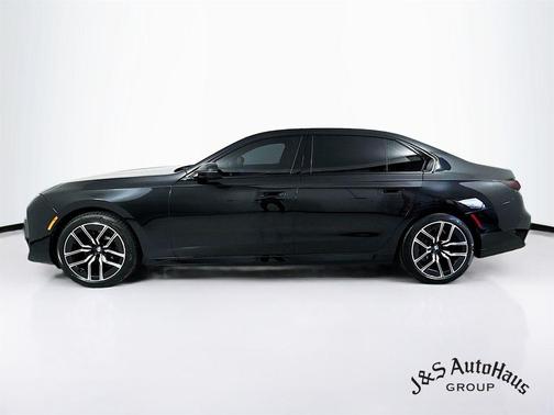 2023 BMW 740 i