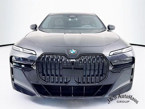 2023 BMW 740 i