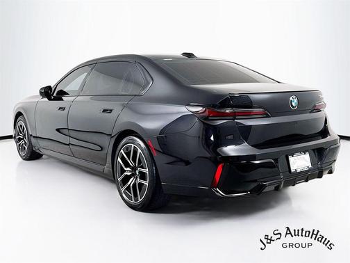 2023 BMW 740 i