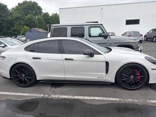 2022 Porsche Panamera GTS