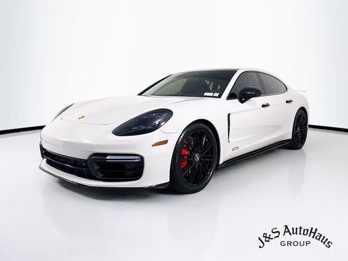 2022 Porsche Panamera GTS