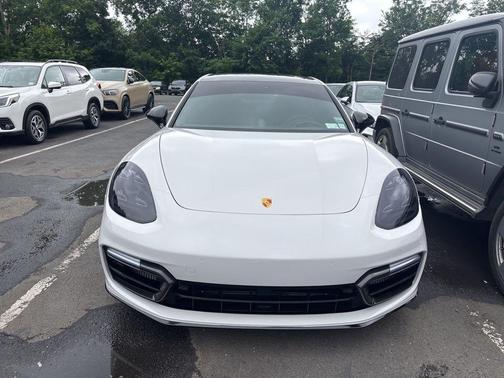 2022 Porsche Panamera GTS