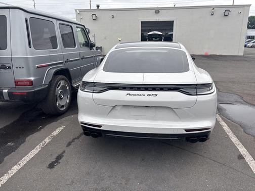 2022 Porsche Panamera GTS