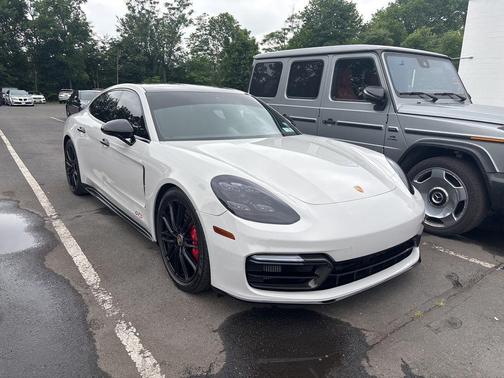 2022 Porsche Panamera GTS