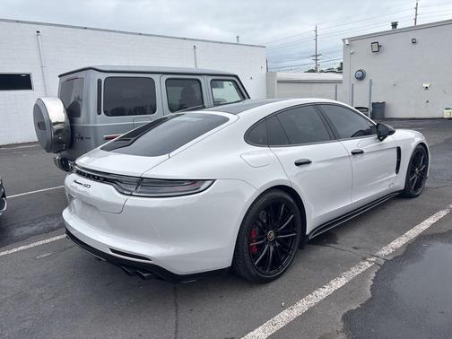2022 Porsche Panamera GTS