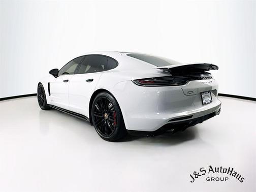 2022 Porsche Panamera GTS
