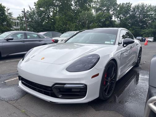 2022 Porsche Panamera GTS
