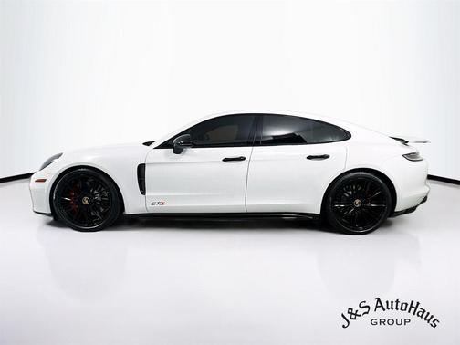 2022 Porsche Panamera GTS