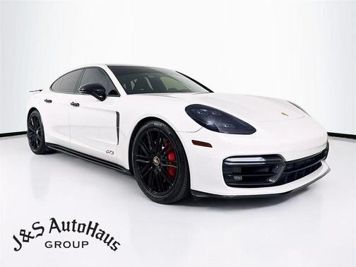 2022 Porsche Panamera GTS