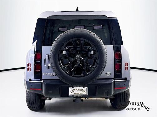 2020 Land Rover Defender 110 SE