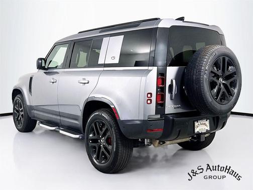 2020 Land Rover Defender 110 SE