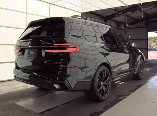 Black Sapphire Metallic 2023 BMW X7 xDrive40i