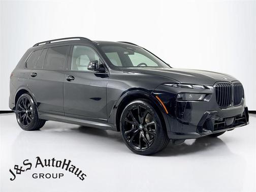 Black Sapphire Metallic 2023 BMW X7 xDrive40i