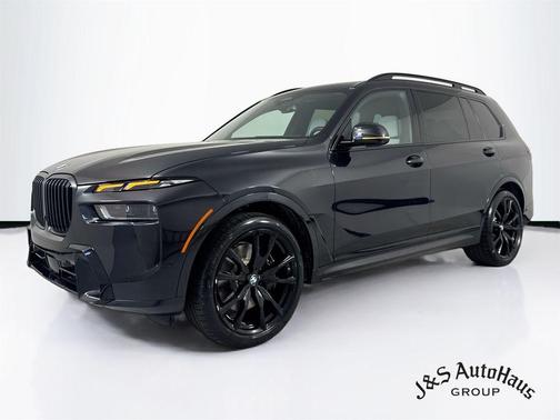 Black Sapphire Metallic 2023 BMW X7 xDrive40i