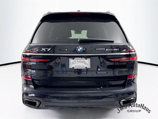 Black Sapphire Metallic 2023 BMW X7 xDrive40i