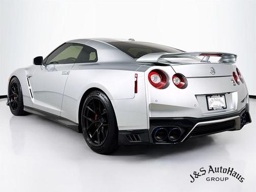 2020 Nissan GT-R Premium